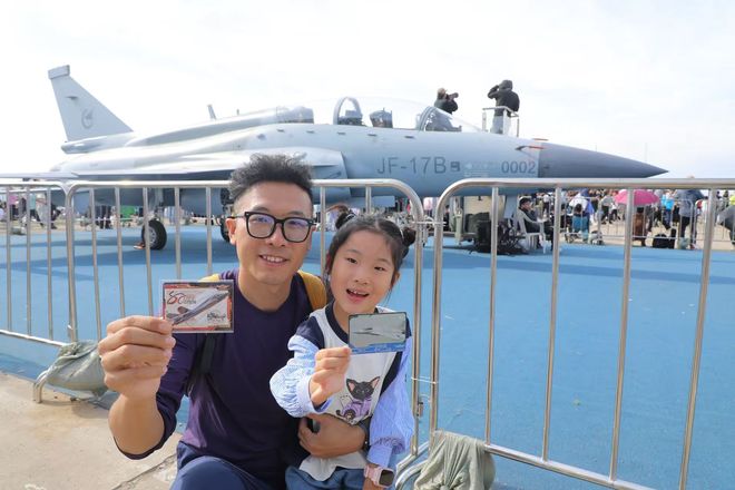 世代“社交货币”背后的文化新消费引擎CQ9电子网站卡牌经济崛